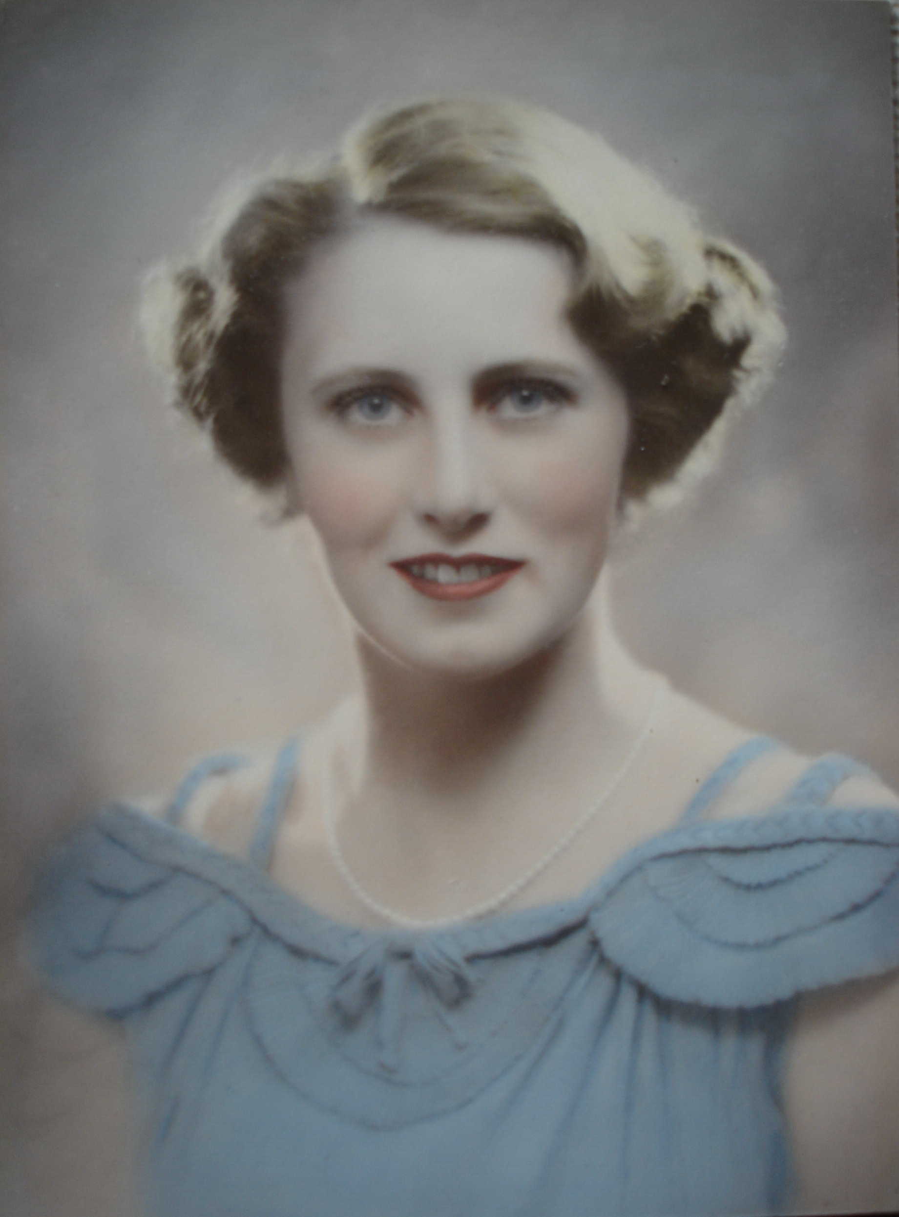 Photo of photos/Margaret Haig McLennan 1918-2009 portrait